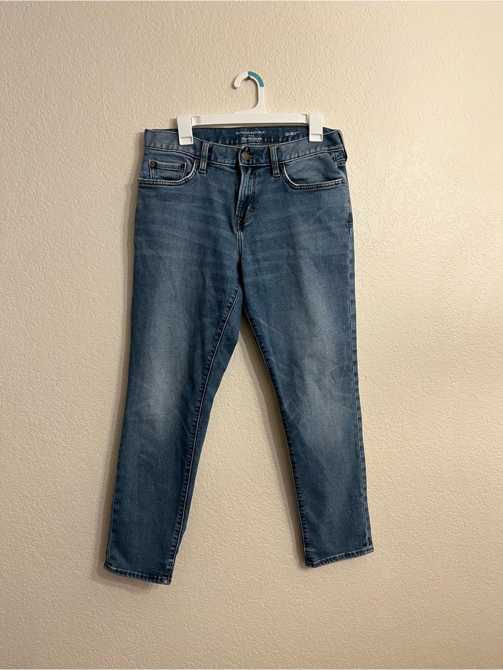 Banana Republic Men's light wash Blue “travel” Jean